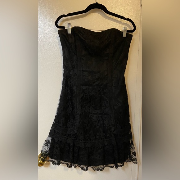 Jessica McClintock Dresses & Skirts - Jessica McClintock black Sheer‎ gothic Lace strapless dress Size 7